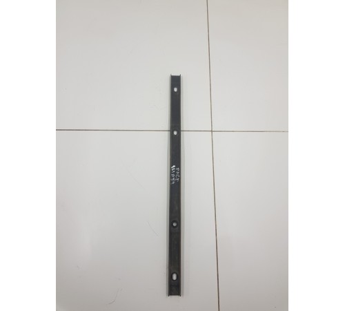 Поперечное крепление топливного бака