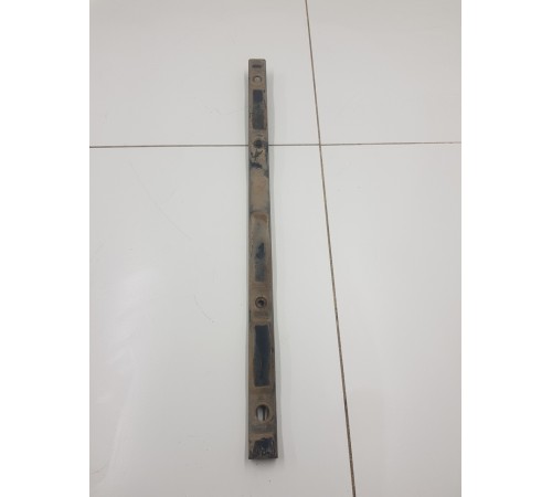 Поперечное крепление топливного бака