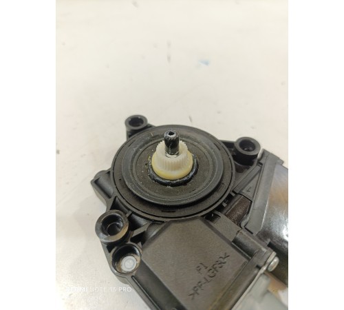 Моторчик стеклоподъемника задний правый