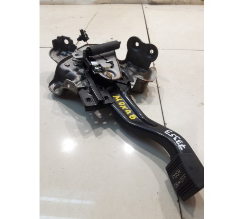 Педаль стояночного тормоза