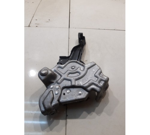 Педаль стояночного тормоза