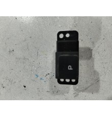 Кнопка фиксатора стояночного тормоза