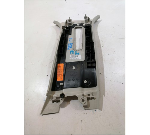 Обшивка центральной стойки левая верхняя 