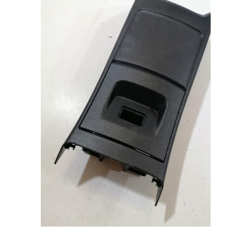 Накладка центральной консоли задняя