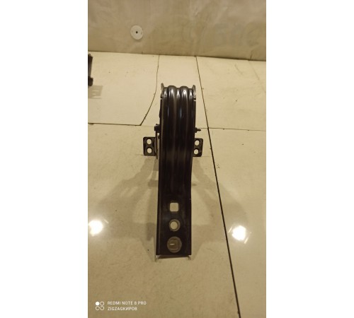 Петля дополнительная передняя крышки вещевого отсека