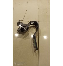 Петля дополнительная передняя крышки вещевого отсека