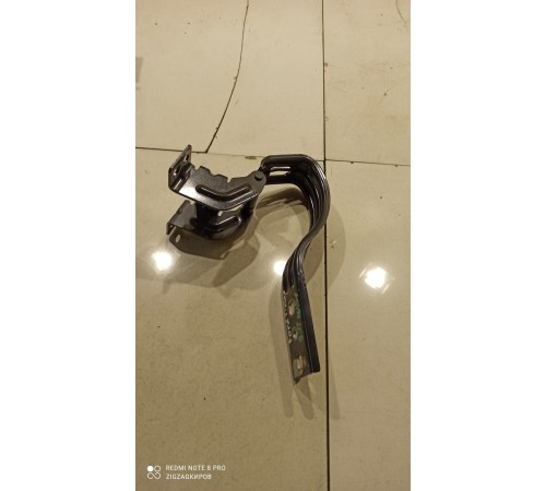 Петля дополнительная передняя крышки вещевого отсека