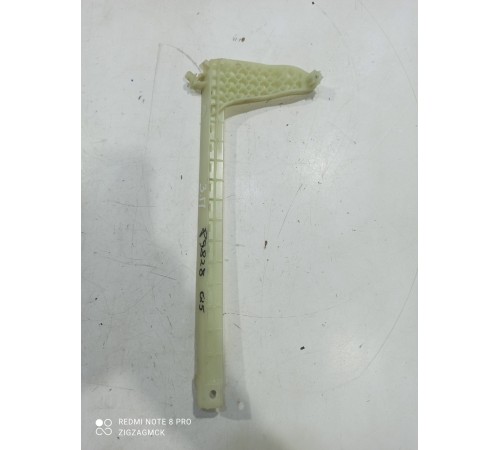 Направляющая стекла задней правой двери