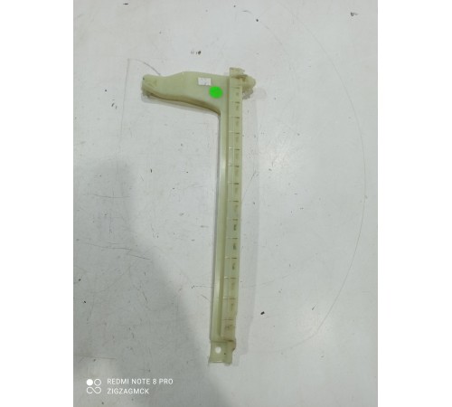 Направляющая стекла задней правой двери