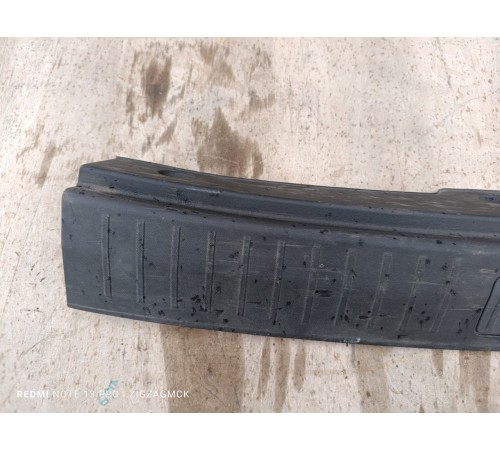 Накладка задней панели замка багажника