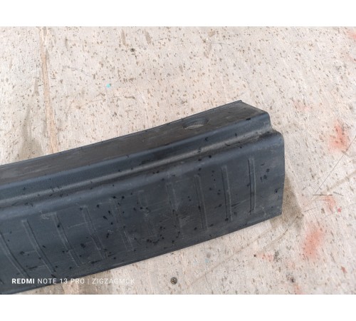 Накладка задней панели замка багажника