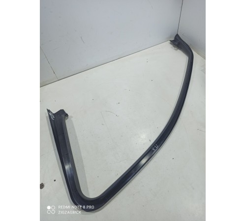 Накладка стекла двери (передняя левая)