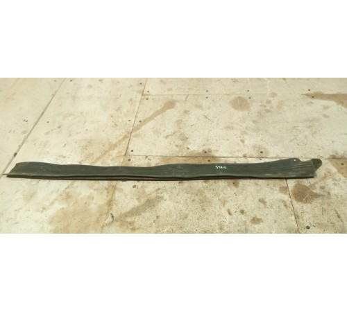 Уплотнительная резинка передней правой двери