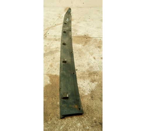 Уплотнительная резинка передней правой двери