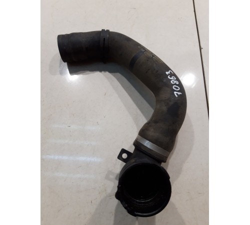 Патрубок системы охлаждения