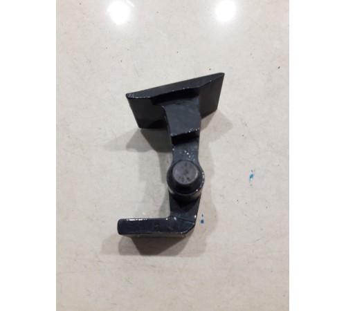 Петля двери(передняя левая верхняя)