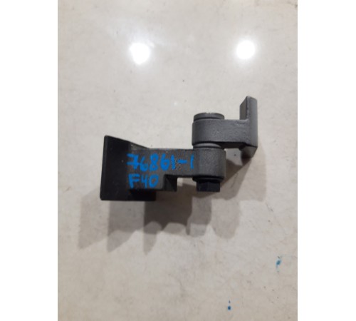 Петля двери(передняя левая верхняя)