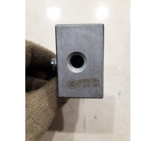 Петля двери(передняя левая верхняя)