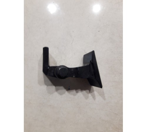 Петля двери(передняя левая верхняя)