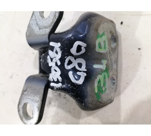 Петля двери задняя левая верхняя