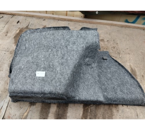 Обшивка багажника правая