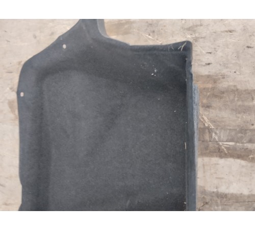 Обшивка багажника правая