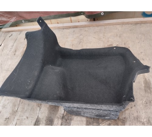 Обшивка багажника правая