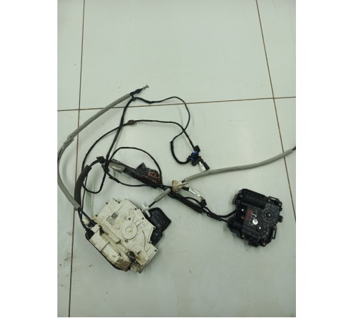 Замок двери передний левый