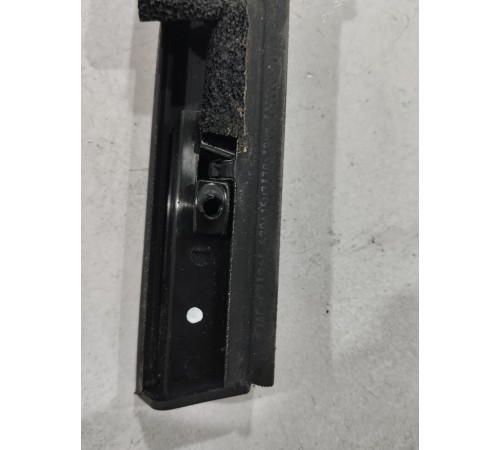 Молдинг стекла задний левый