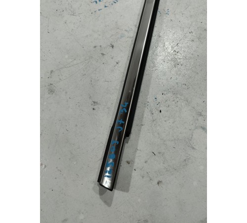 Молдинг стекла задний левый