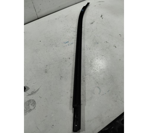 Молдинг стекла задний левый