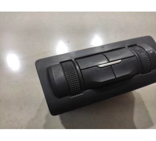 Кнопка корректировки света фар