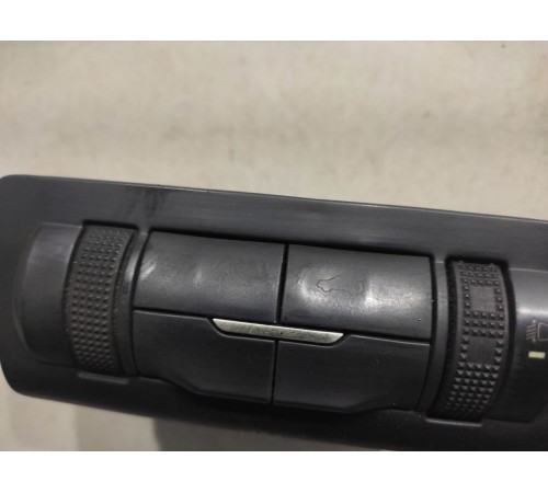 Кнопка корректировки света фар