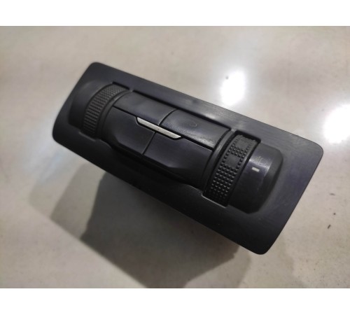 Кнопка корректировки света фар