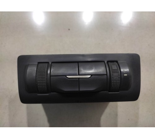 Кнопка корректировки света фар