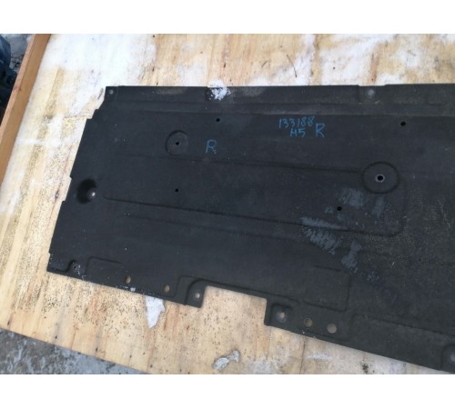 Защита днища правая антигравийная