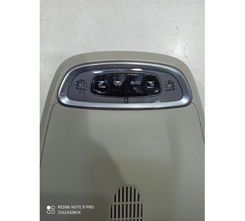 Плафон внутреннего освещения(передний)