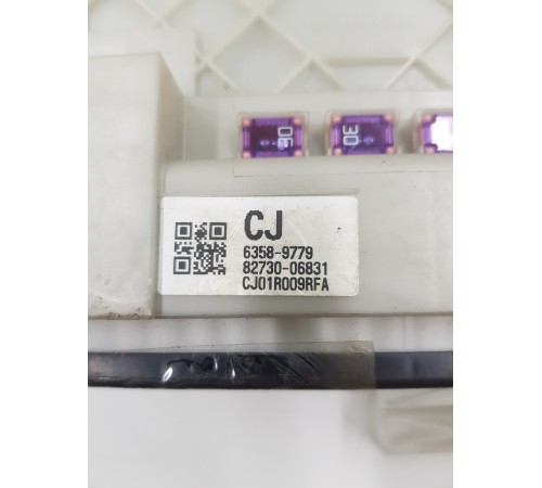 Блок предохранителей салонный