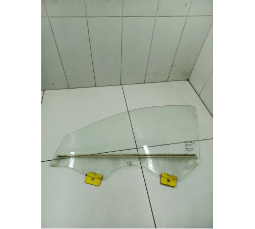 Стекло двери переднее левое