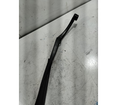 Поводок стеклоочистителя левый