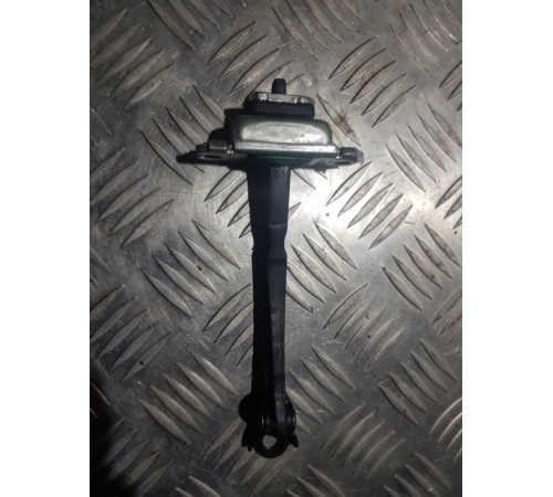 Ограничитель двери перед. прав.