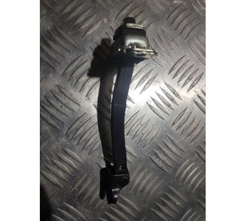 Ограничитель двери перед. прав.