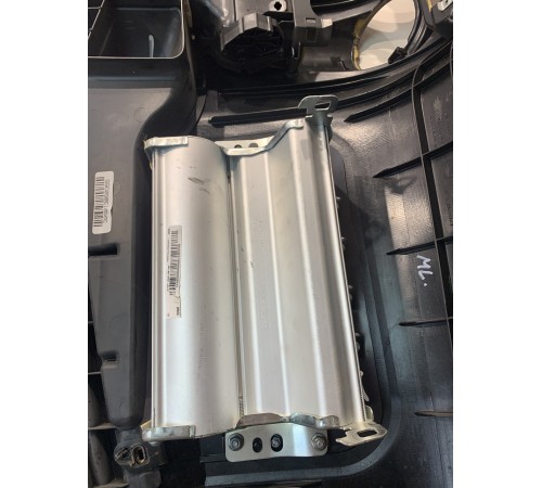 Передняя панель салона (верхняя часть)