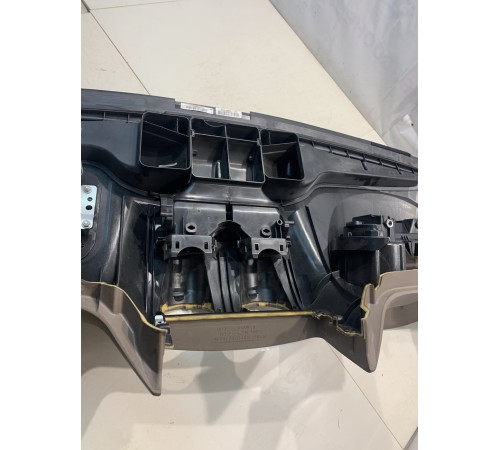 Передняя панель салона (верхняя часть)