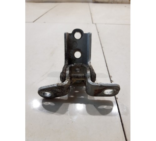 Петля двери (передняя, левая, нижняя)