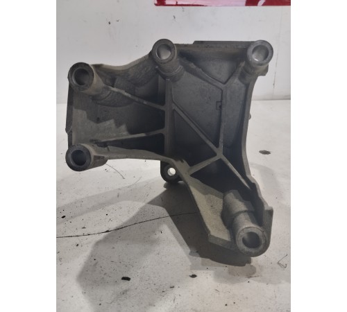 Кронштейн(крепление) двигателя правый