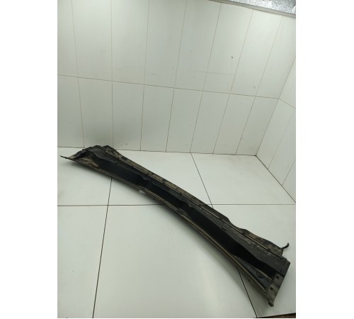 Планка под лобовое стекло жабо