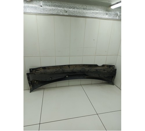 Планка под лобовое стекло жабо