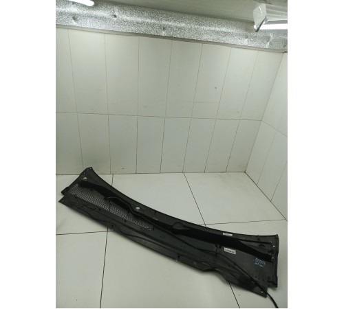 Планка под лобовое стекло жабо