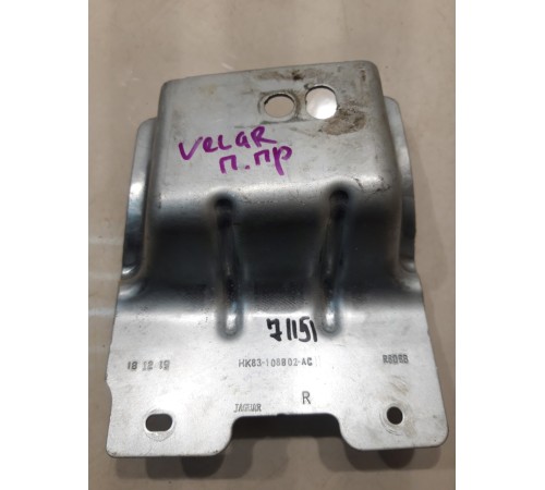 Кронштейн (передний, правый)